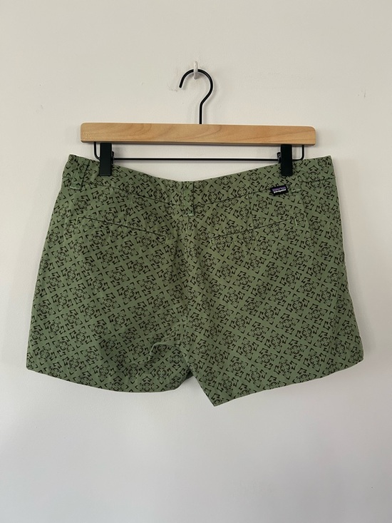 Patagonia Women’s Stretch All-Wear Shorts, Olive Patterned, size 8, EUC - Picture 4 of 4